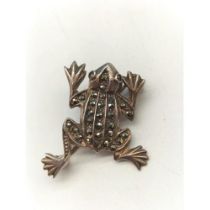 .925 silver and marcasite vintage brooch in the form of a frog. Shipping Group (A).