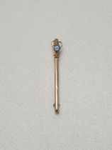 9ct gold brooch. Shipping Group (A).