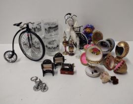 Assortment of decorative domestic items. Collection only.