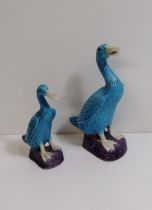 2 turquoise glazed ceramic duck figures, tallest H:16 cm. Shipping Group (A).