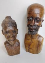 2 African origin carved wooden busts, tallest H:30 cm. Shipping Group (C).