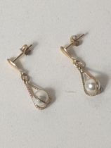 9ct yellow gold and pearl 2cm drop earrings. Shipping Group (A).