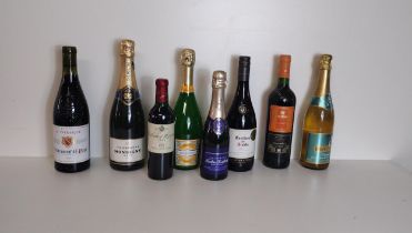 8 bottles of alcohol including Châteauneuf-du-Pape 2014, Lübecker Rotspon 2004 etc. Collection only.