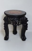 Oriental rosewood vase stand with inset marble. H:26 cm. Shipping Group (A).