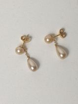 9ct yellow gold and pearl 2cm drop earrings. Shipping Group (A).