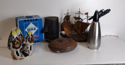 Vintage items including soda syphon. Collection only.