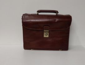 Visconti leather laptop/briefcase. Shipping Group (A).
