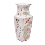 Vase. Wohl China, 20 Jh. | Keramik, bunt bemalt.