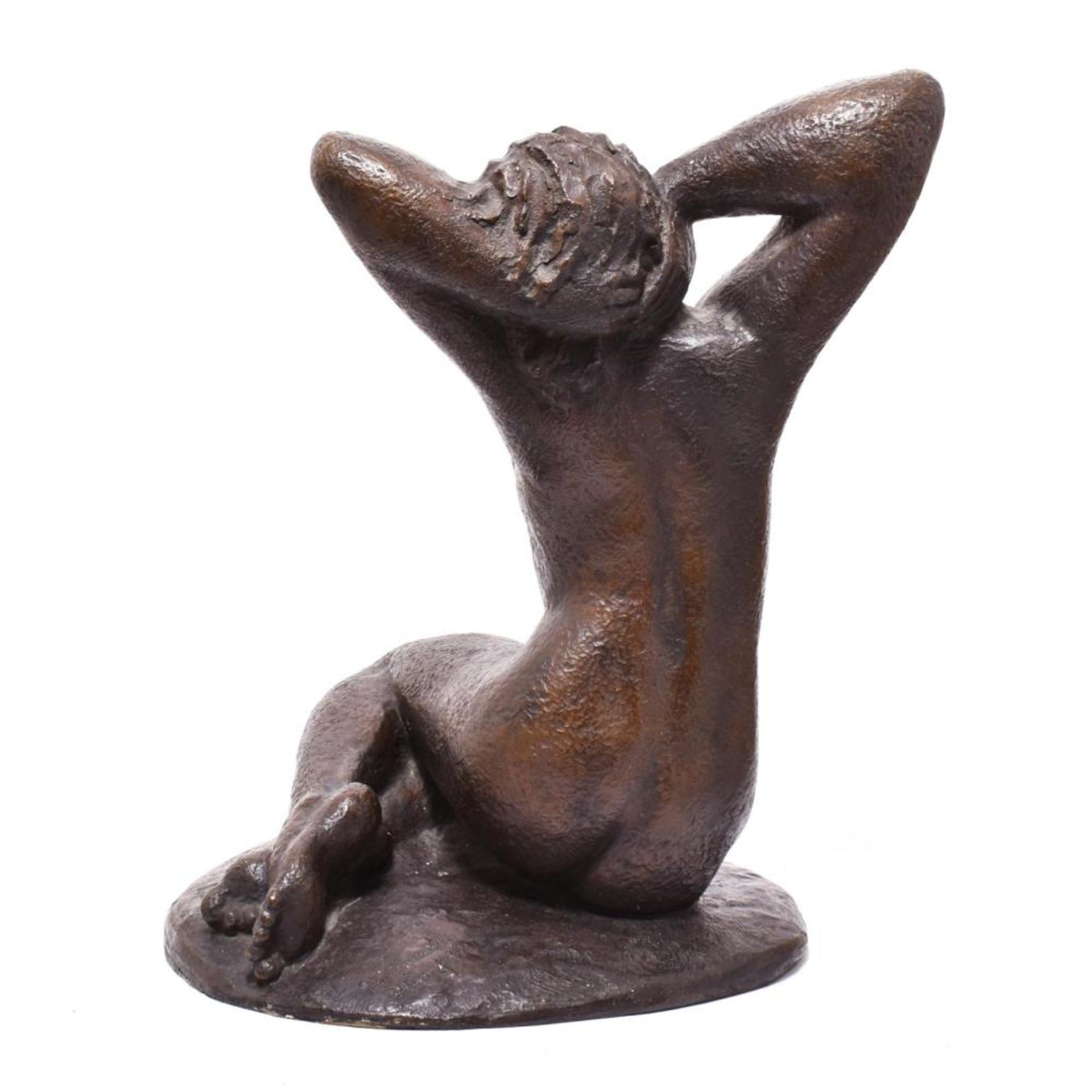 Sitzender Akt. Wohl deutsch, 20. Jh. | Bronze, braun patiniert. - Image 2 of 3