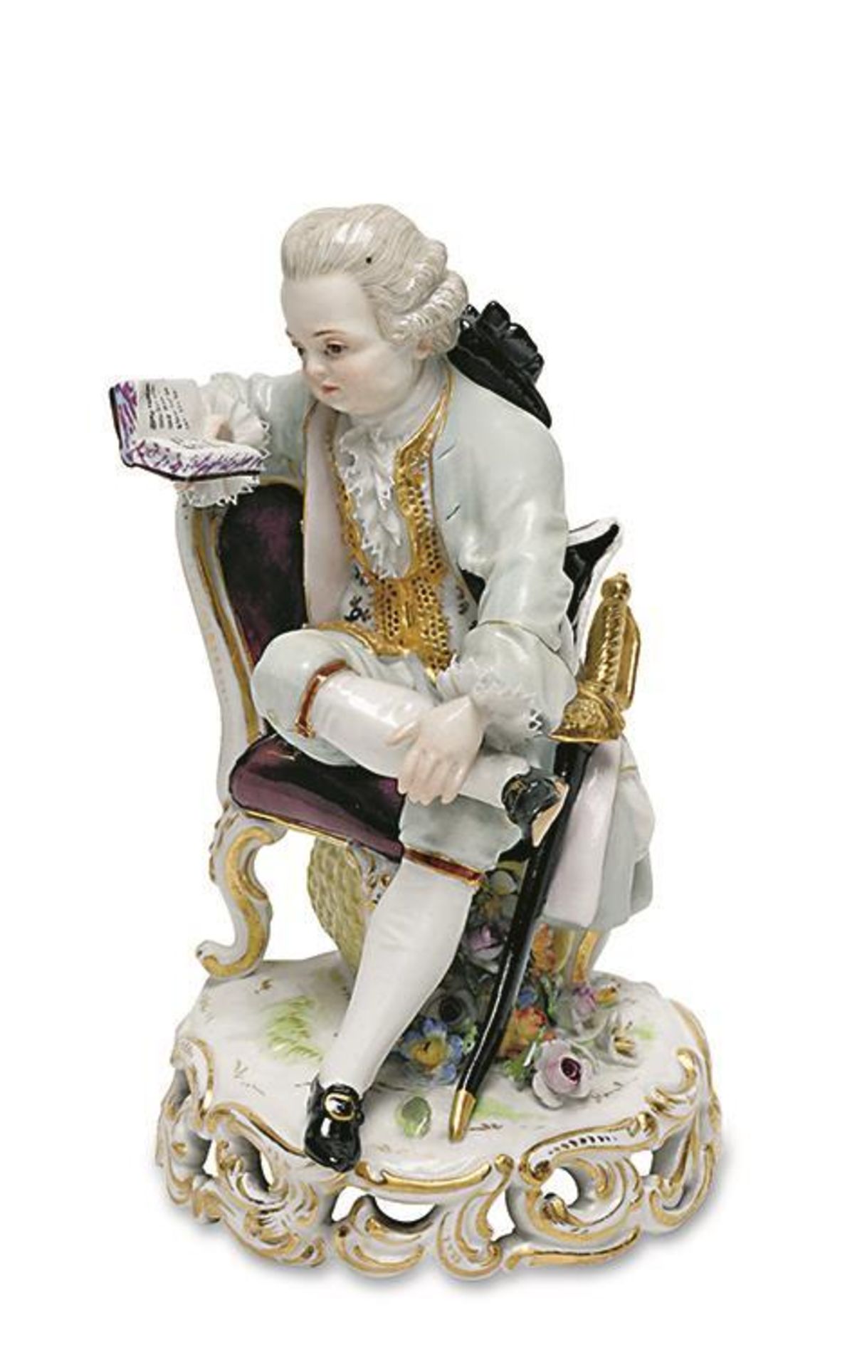 Lesender Knabe. Meissen, Entwurf von Michel Victor Acier | Porzellan, Farb- und Goldstaffage.