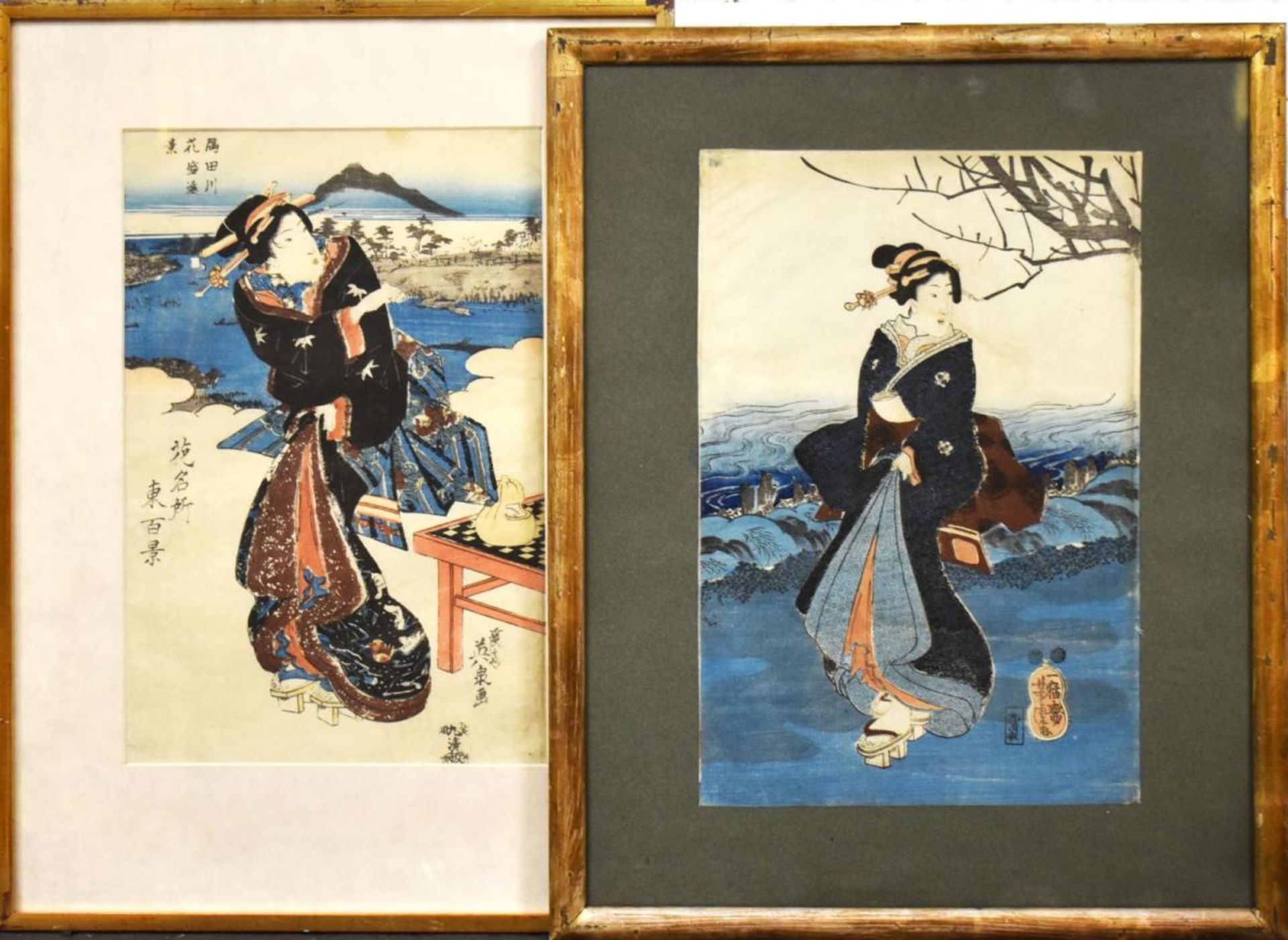 Geisha vor Küste / Geisha vor Landschaft mit Berg. Japan, wohl 19. Jh. | Zwei Farbholzschnitte.