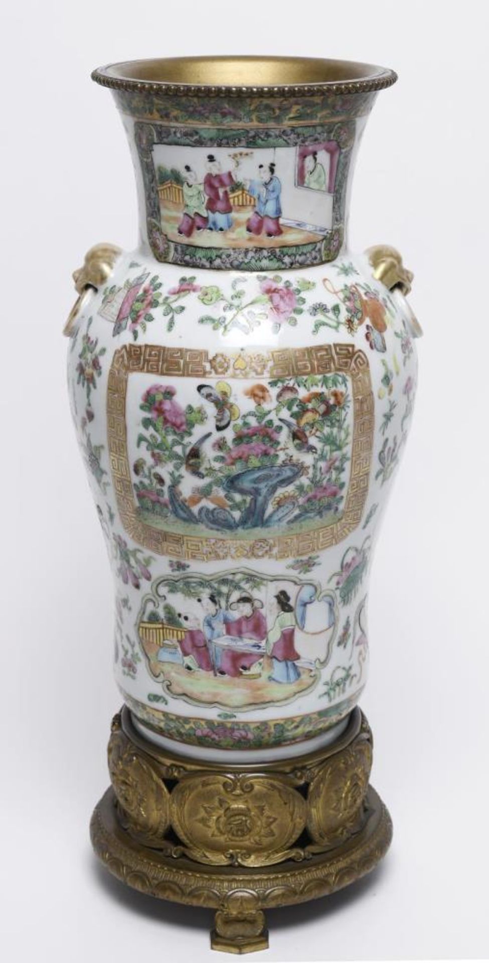 Vase. China, wohl Qing | Porzellan, Farb- und Goldstaffage. Messingmontierung. - Bild 2 aus 2