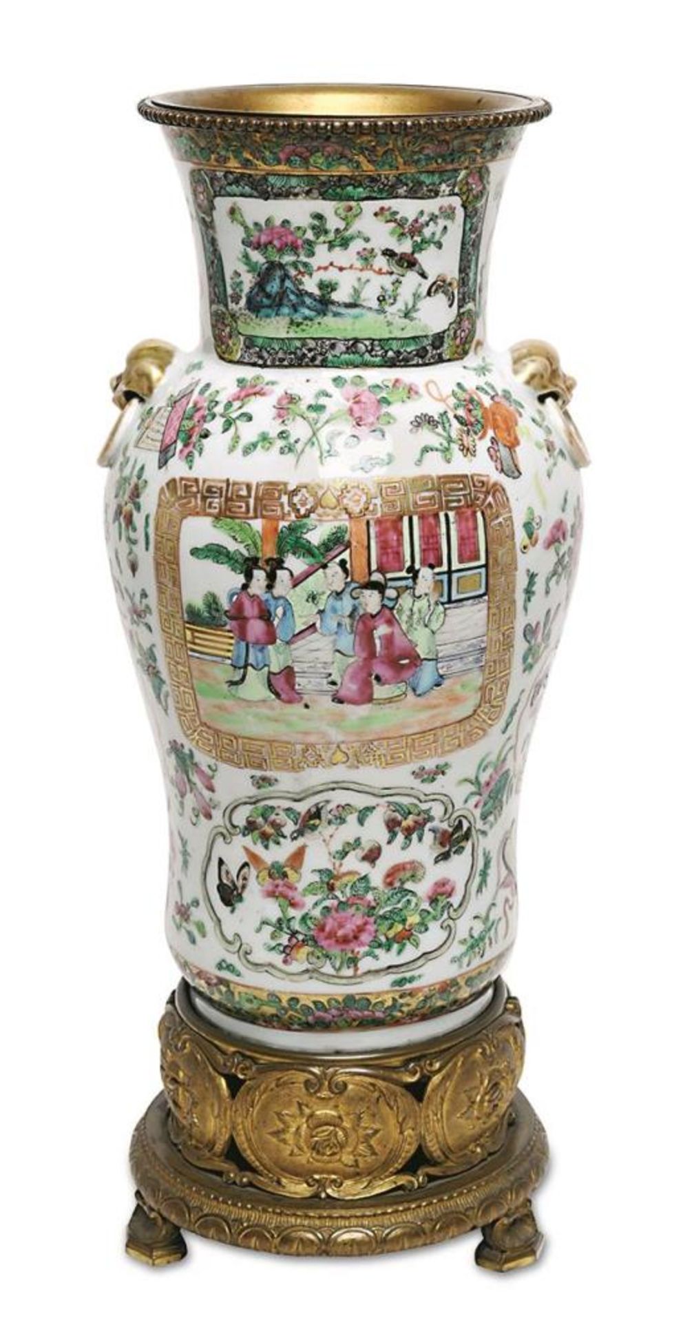 Vase. China, wohl Qing | Porzellan, Farb- und Goldstaffage. Messingmontierung.