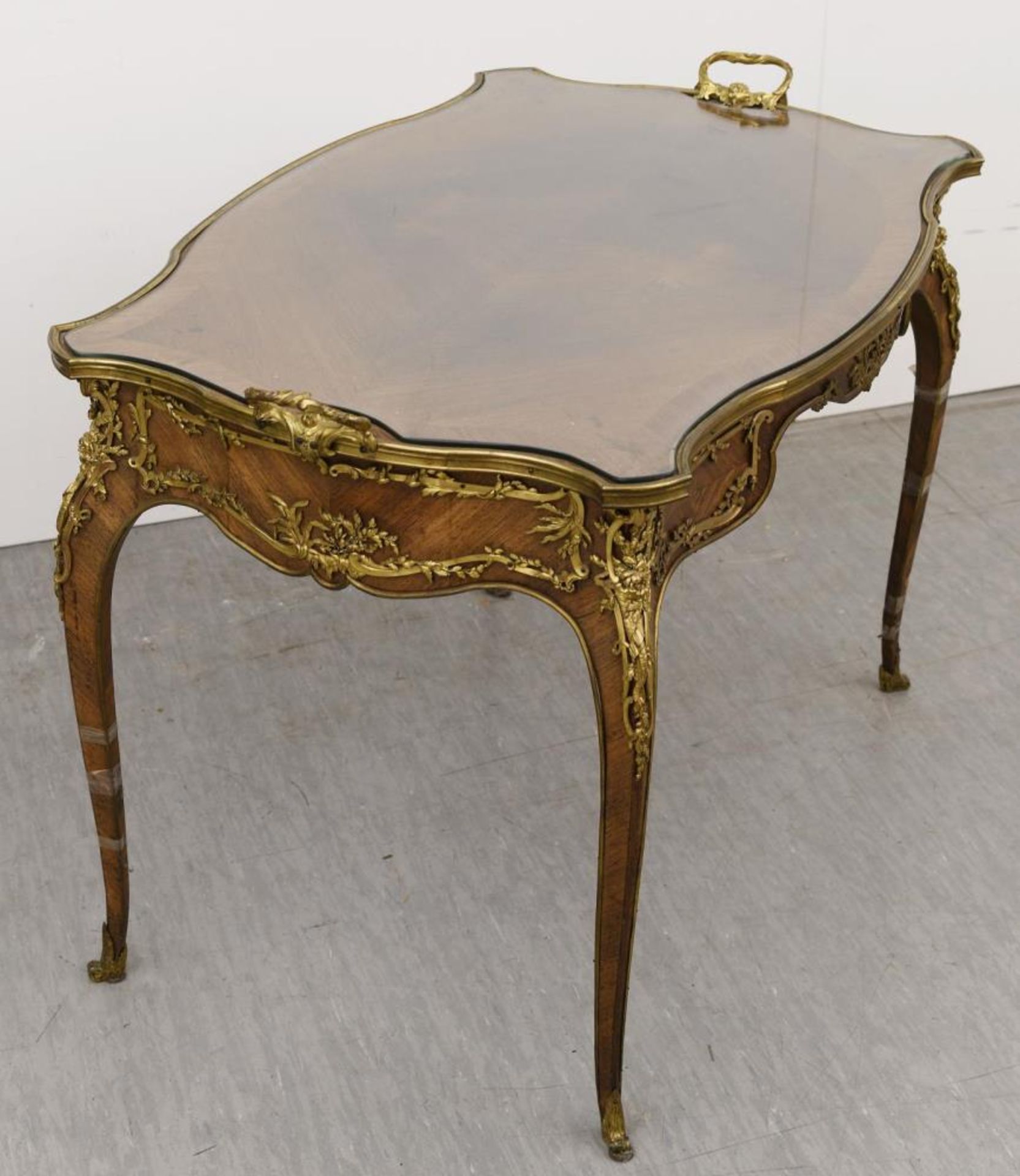 Niedriger Tisch. Barockstil | Mahagoni, Bronzeapplikationen, Glas. - Image 2 of 2