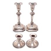 Zwei Paar Leuchter. Wohl Prag, 1860 bzw. wohl USA, 19./20. Jh. | Silber.