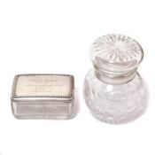 Zwei Dosen. London, 1919, Wild & Carr bzw. Deutschland | Silber, farbloses Glas.