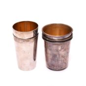 Fünf Becher. Bremen, Koch & Bergfeld, u.a. | Silber, innen vergoldet.