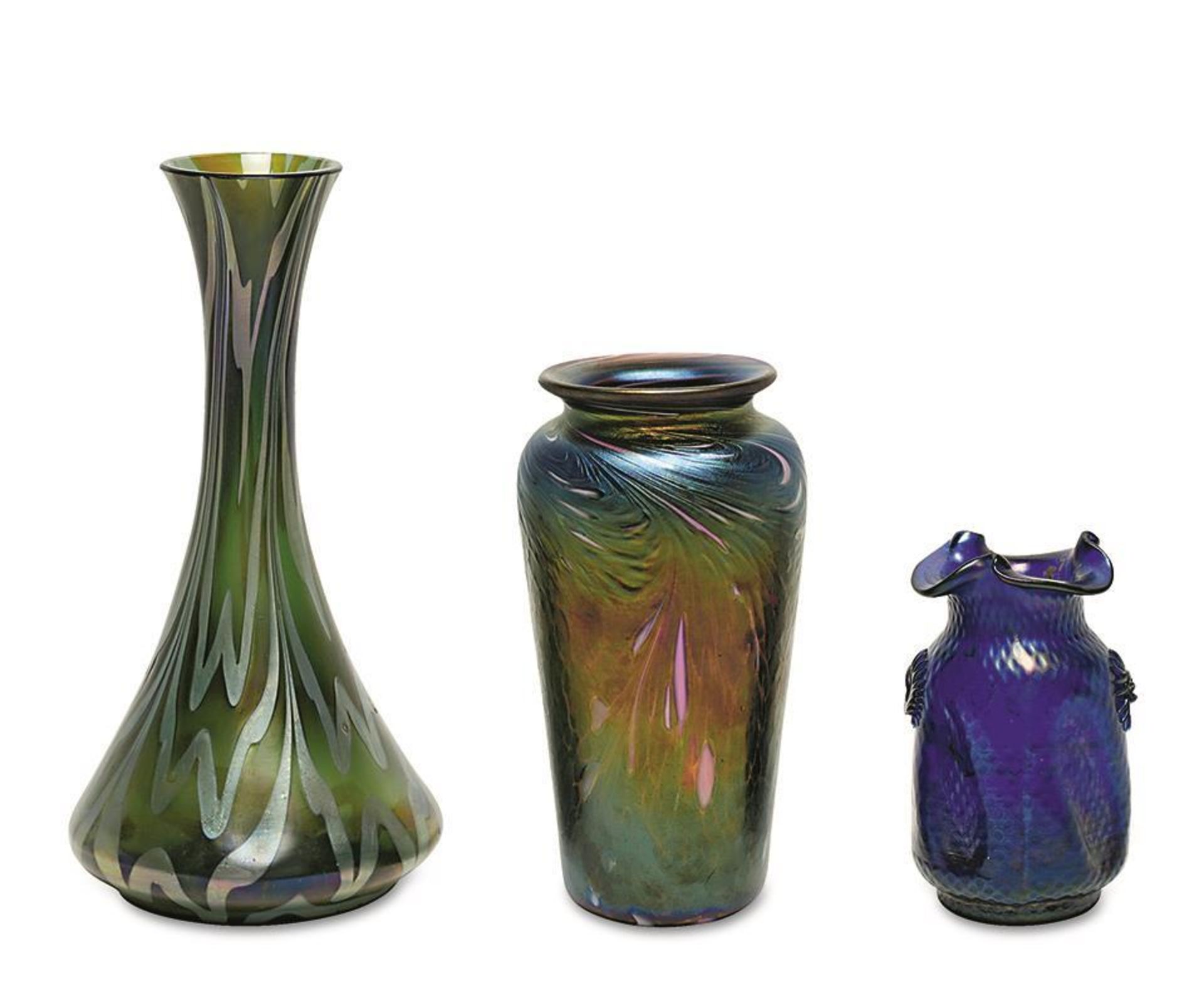 Drei Vasen. Unbekannte Hersteller, 20. Jh. | Farbloses Glas, braun, silbrige Farbaufschmelzungen,...