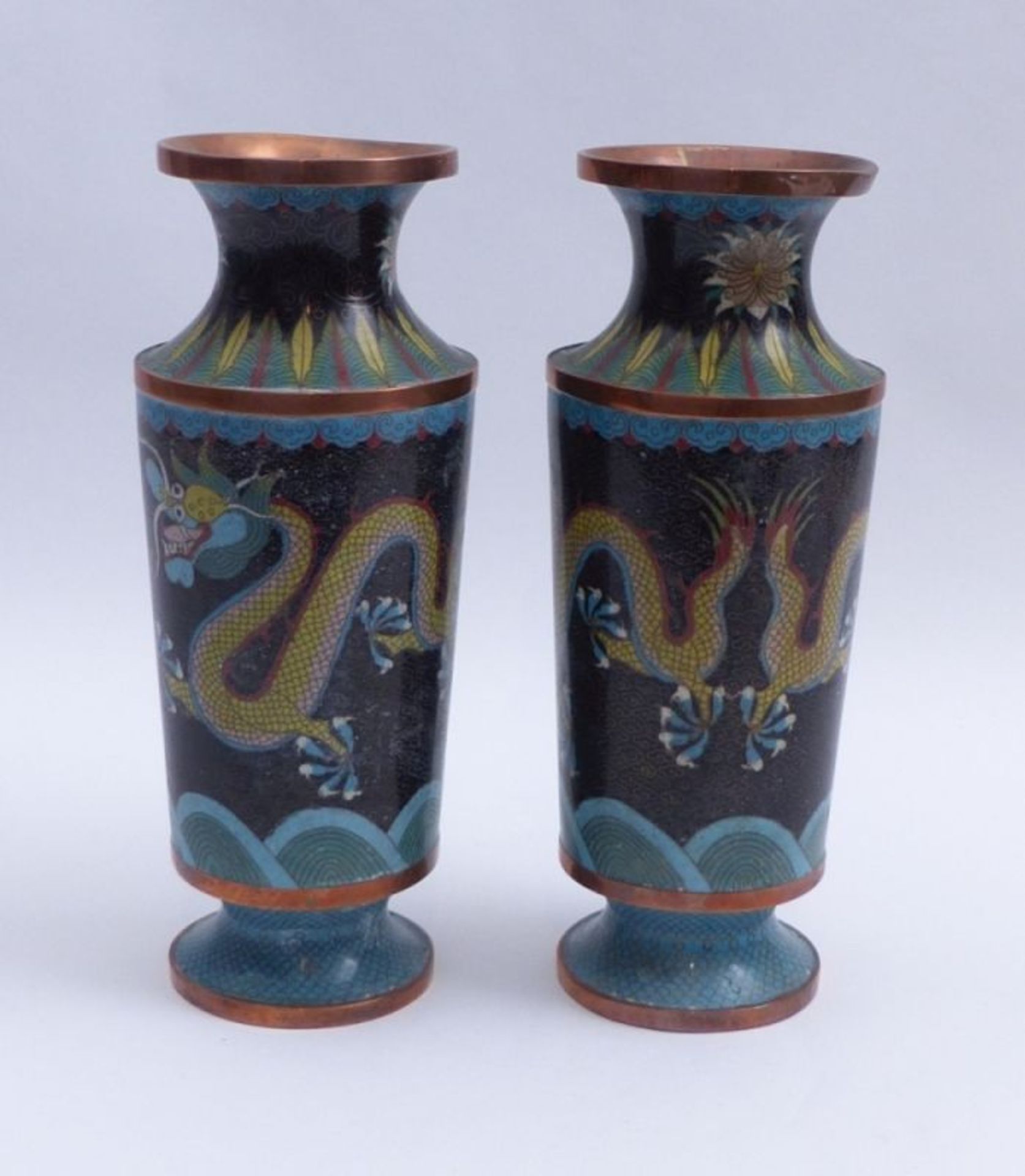 Paar Cloisonné-Vasen, China - Bild 3 aus 3