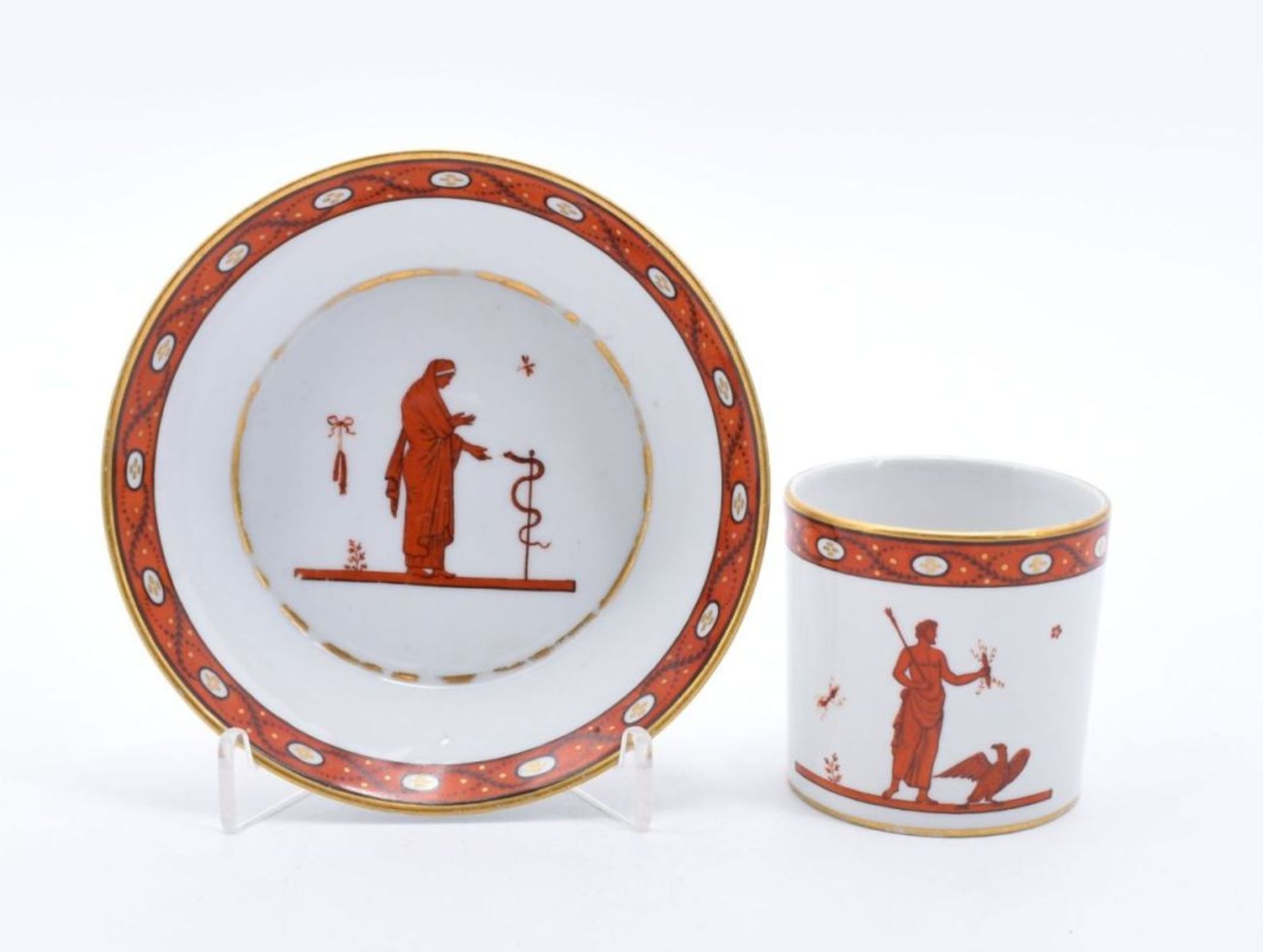 Empire-Tasse und Untertasse mit mythologischen Figuren, Fürstenberg, um 1800