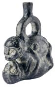 Erotisches Gefäß mit Bügelhenkelausguss, Peru, Moche