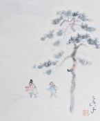 Hängerolle mit Wanderern unter einem Kiefernbaum, Japan, 20. Jh.
