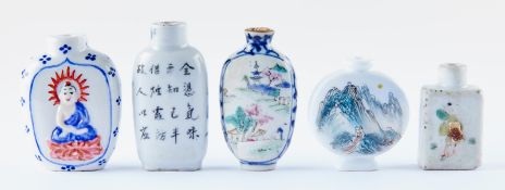 Vier Snuff bottles und ein Medizinfläschchen, China, Qing-Dynastie und später