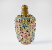 Snuff bottle mit Blütenranken, China, Qing-Dynastie