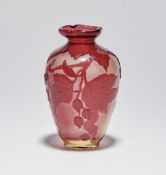 Vase mit Hagebutten, Emile Gallé, Nancy - um 1900