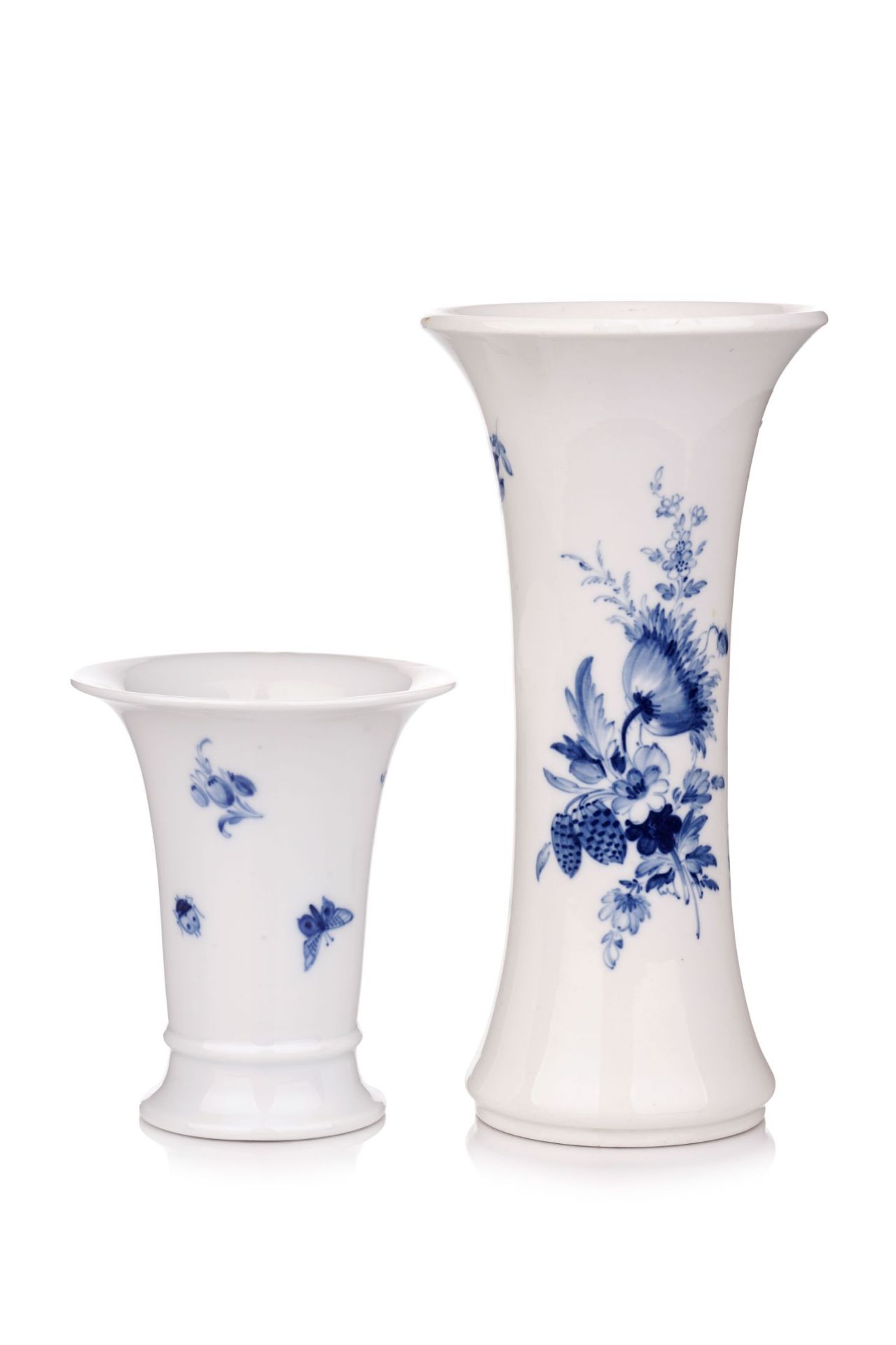 Spindelvase und Kratervase "Blaue Blume und Insekten". Meissen. 1924–1934 / nach 1947. - Image 2 of 2