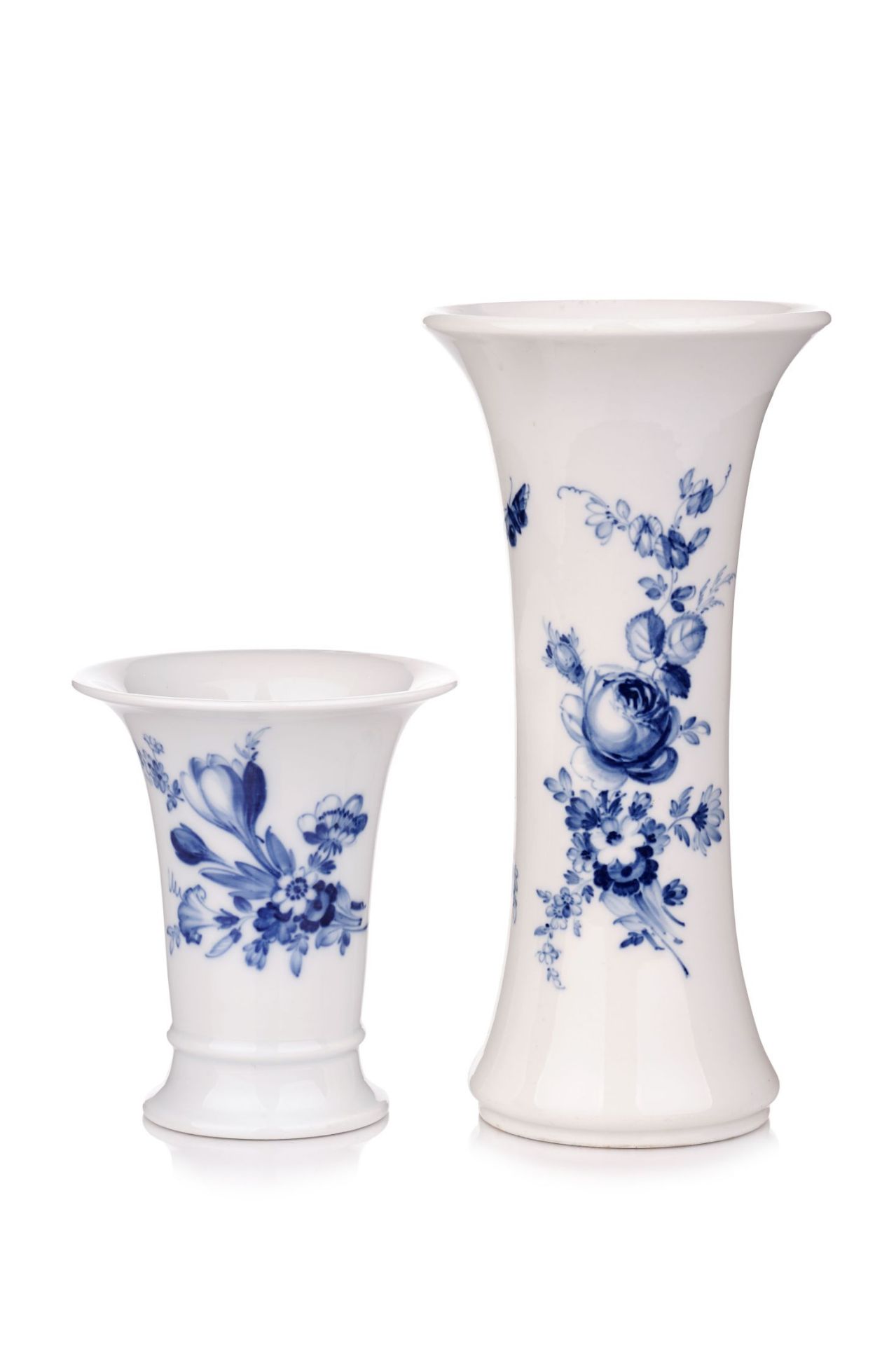 Spindelvase und Kratervase "Blaue Blume und Insekten". Meissen. 1924–1934 / nach 1947.