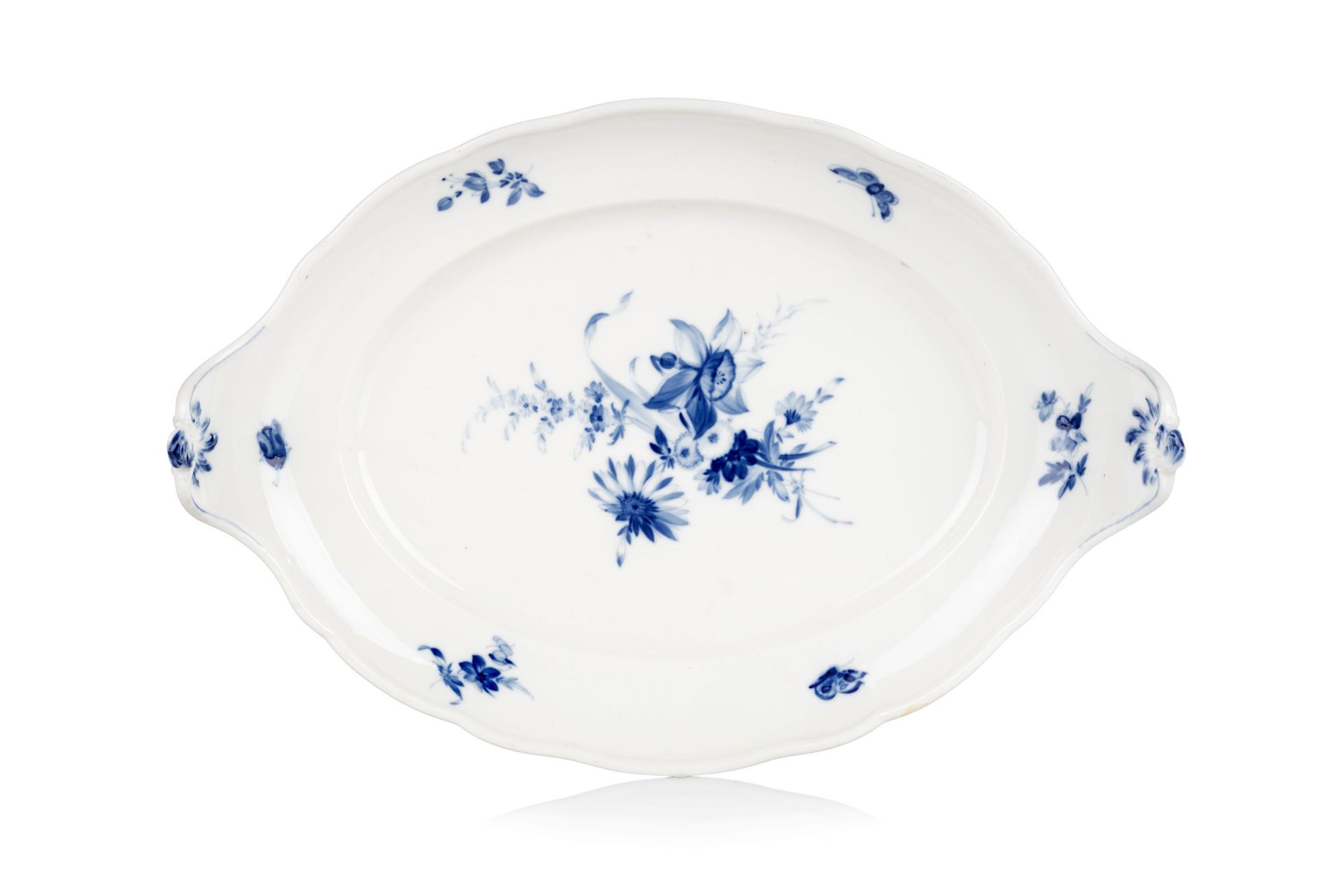 Großes Speise-Teilservice "Blaue Blume und Insekten". Meissen. 1850/60– 1923. - Bild 2 aus 4