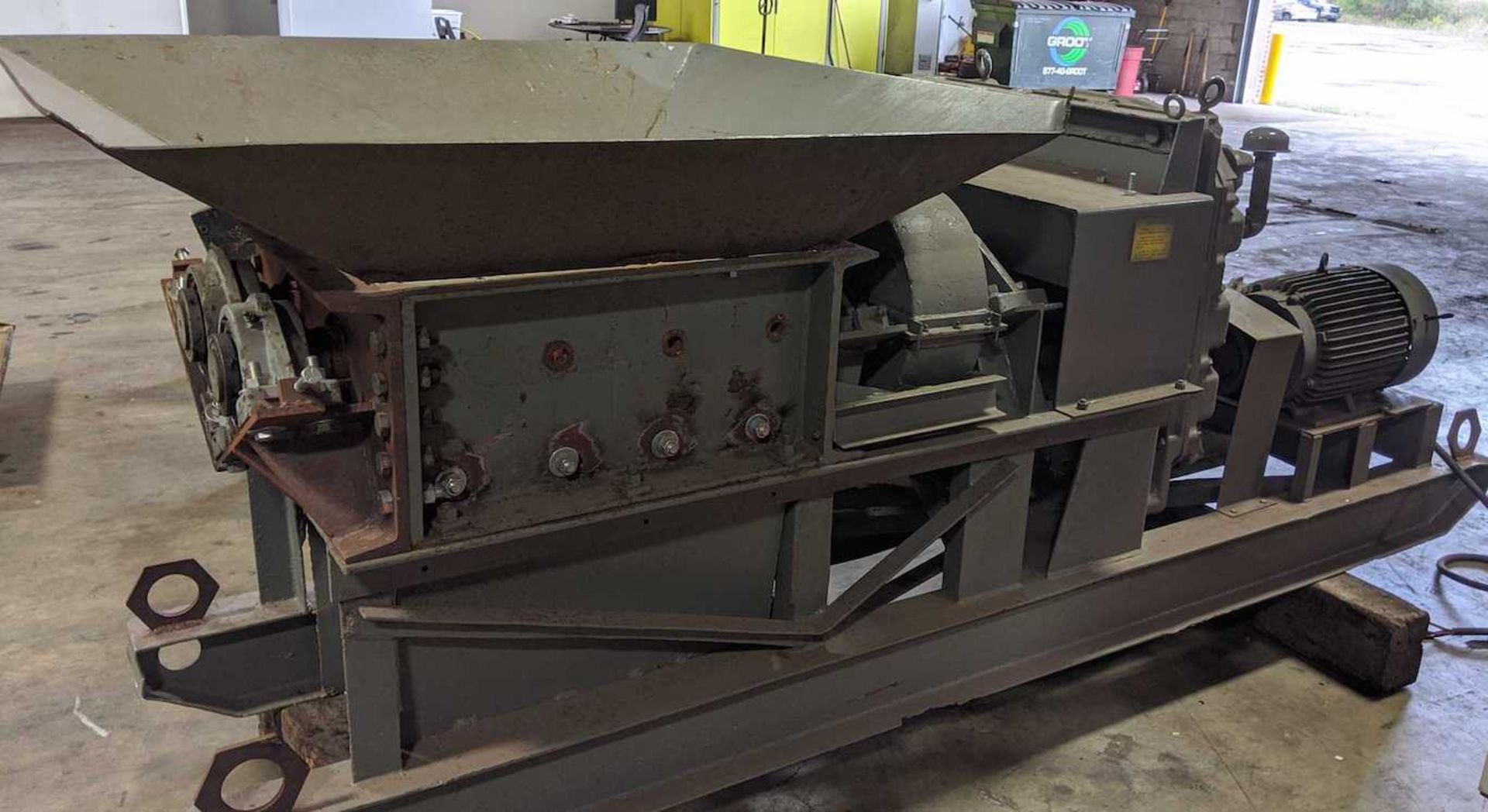 53" Used Eagle Iron Works Crusher - Shredder, 26" x 29" Feed Opening, Mechanically Driven - Image 2 of 5