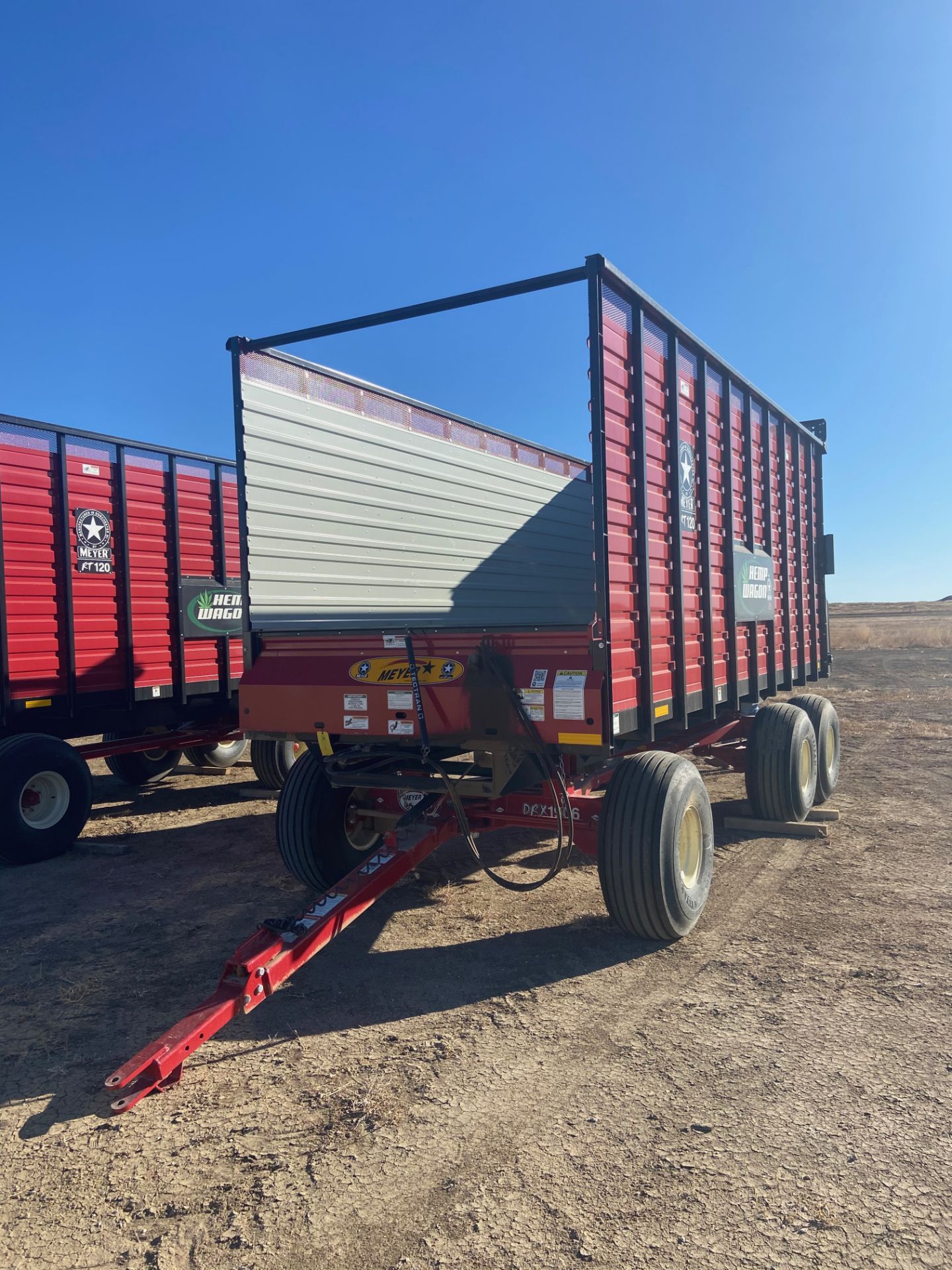 (Located in McClave, CO) Meyer Manufacturing Live Floor Rear Unload Forage Box
