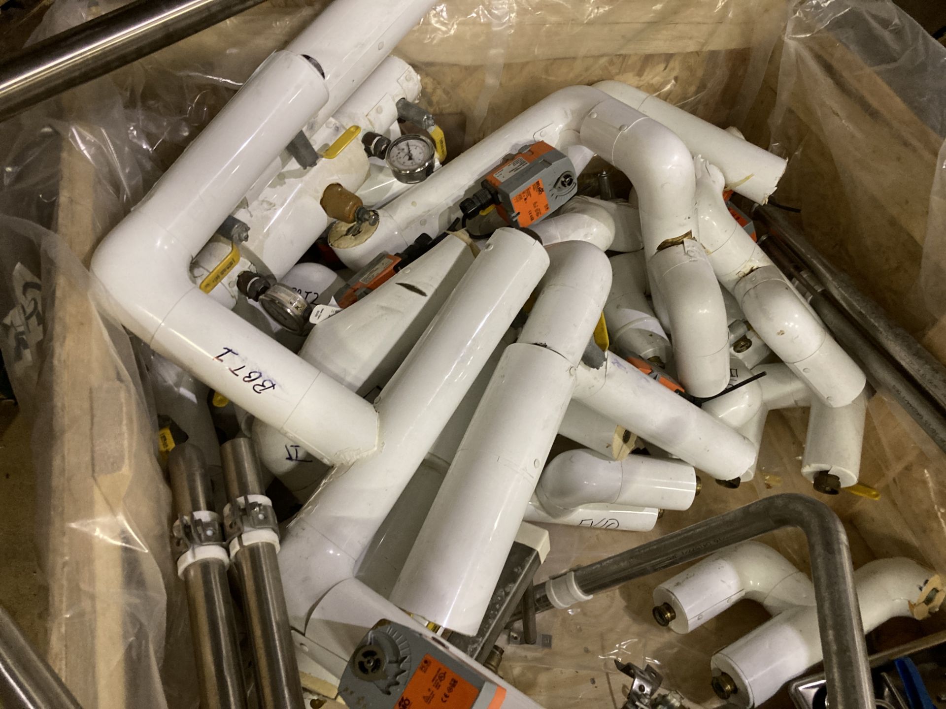 LOT OF CRATE, tri-clover clamps, butterfly valves, RTD probes, sample valves, pressure gauges, - Image 9 of 11