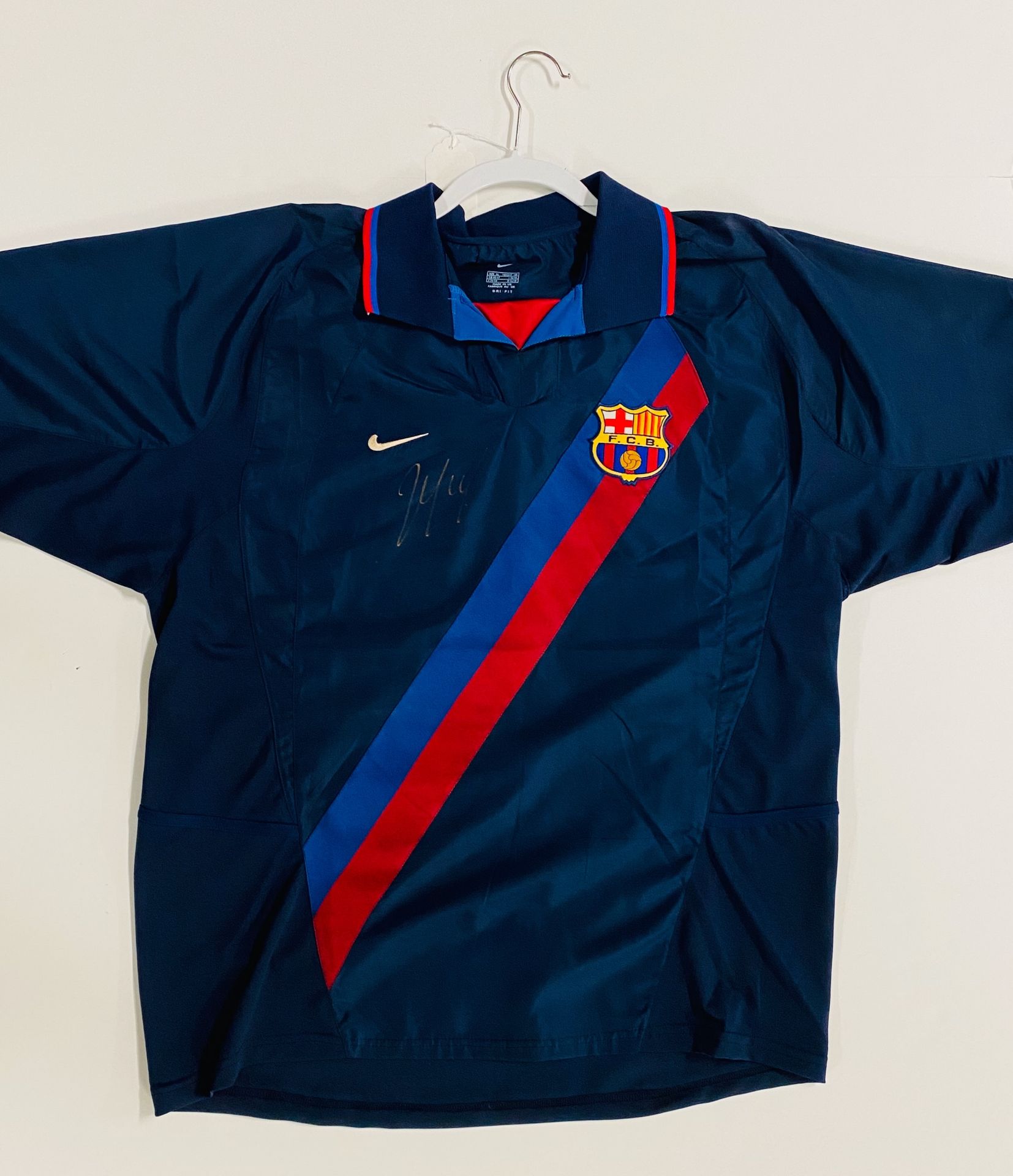 Barcelona jersey signed by Johan Cruyff