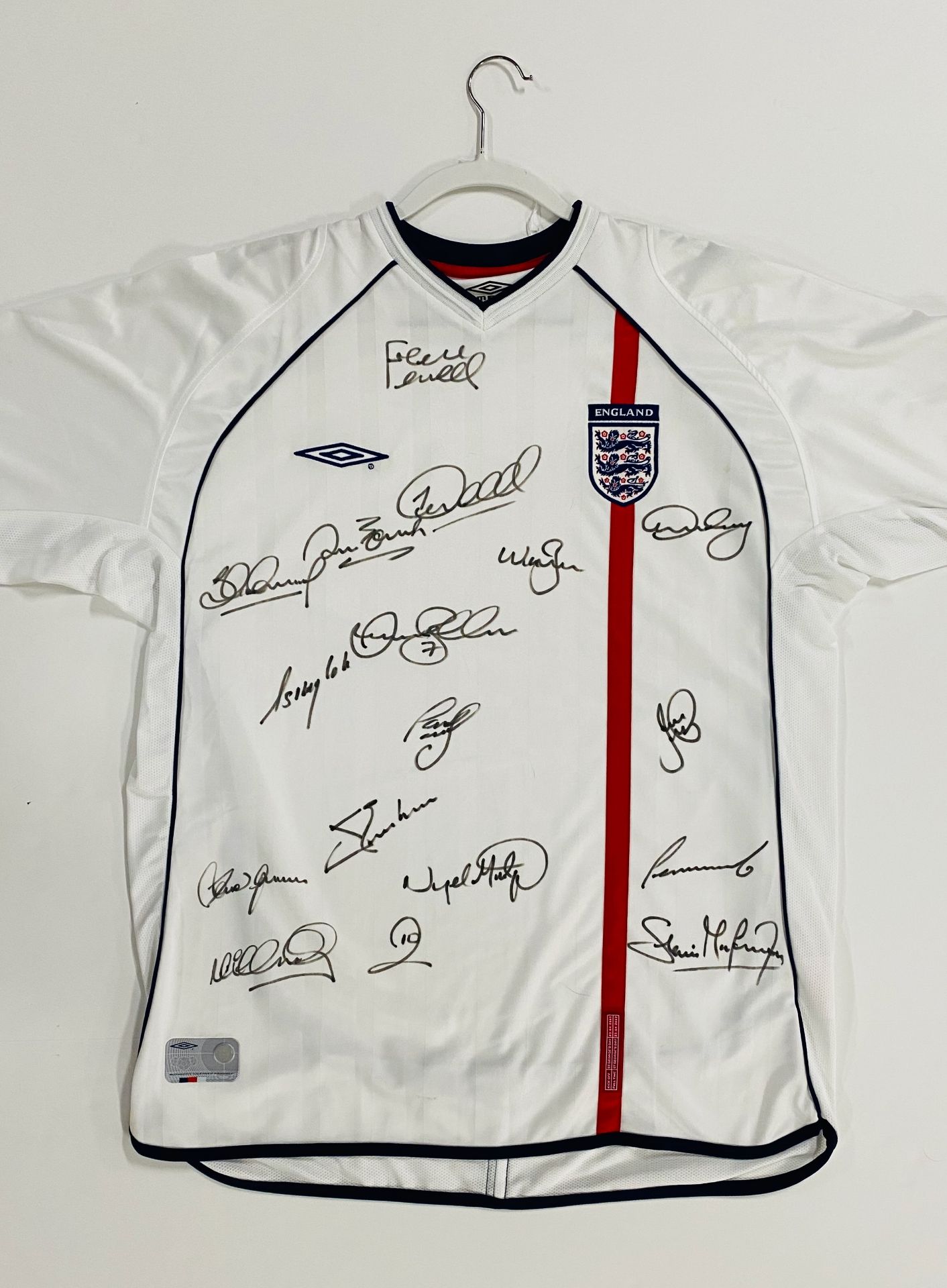 England 2001/2002 signed jersey (S288)