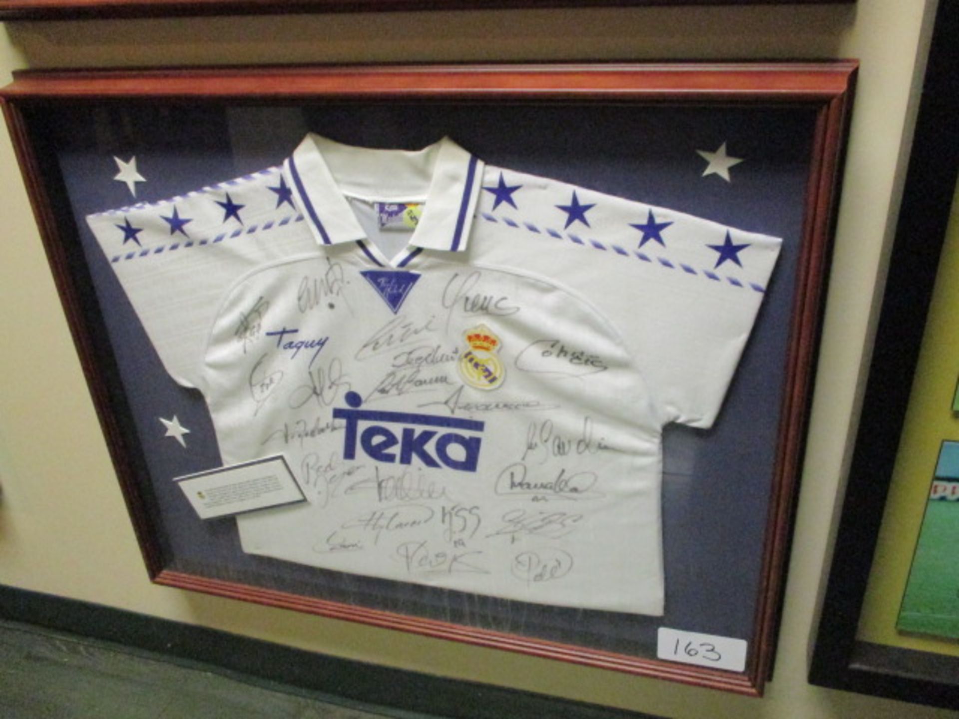 Real Madrid shirt signed by Roberto Carlos as 1997/98 European champion, 35in w x 29in hgt