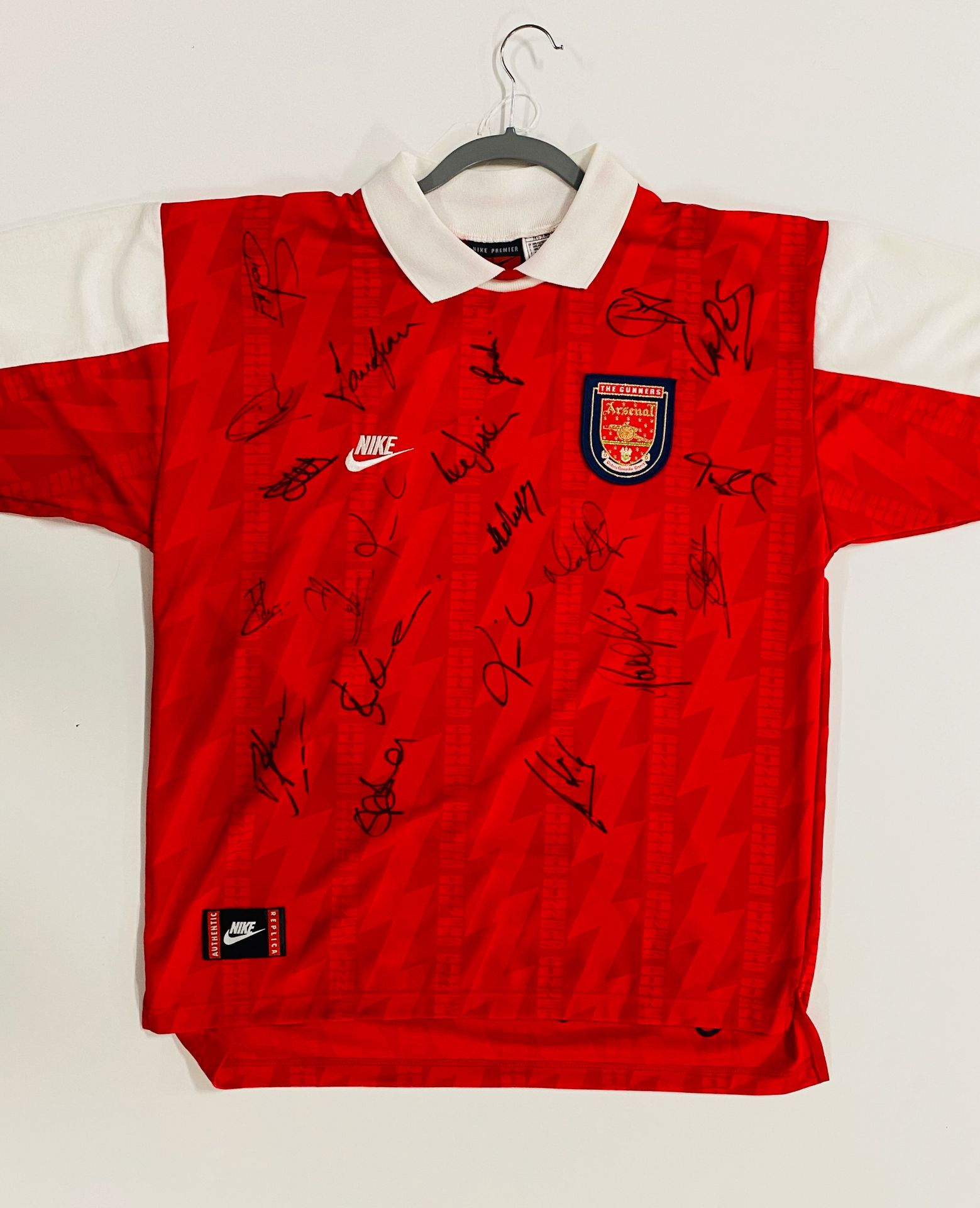 Arsenal 1998/99 squad signed jersey