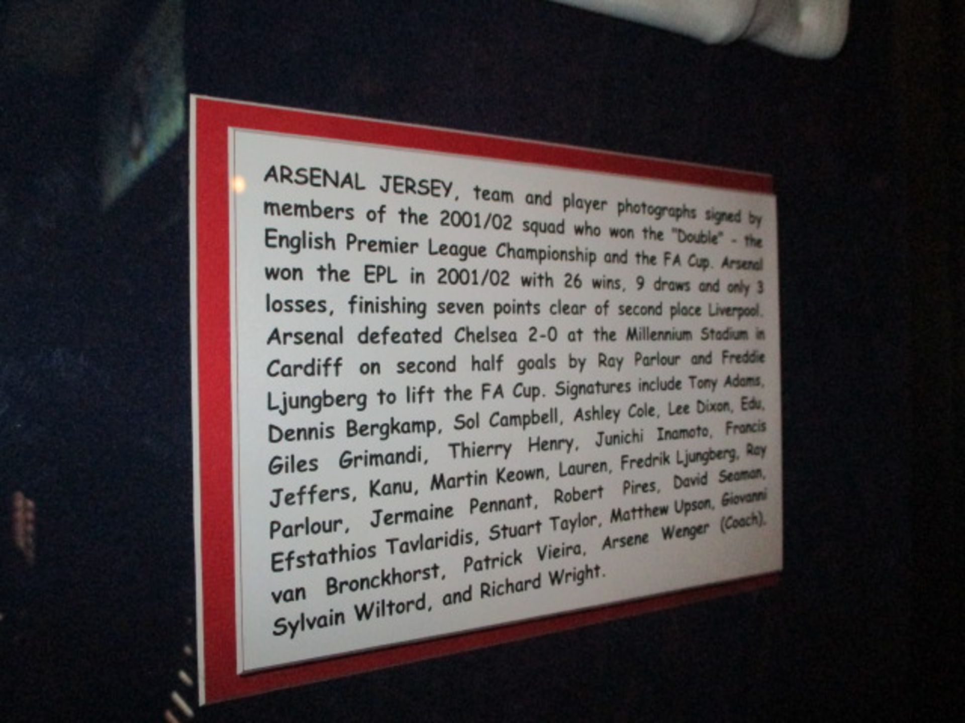 Arsenal team jersey and sign player photo won 2002 English Premier League and F.A Cup, 74in w x 42- - Bild 2 aus 2