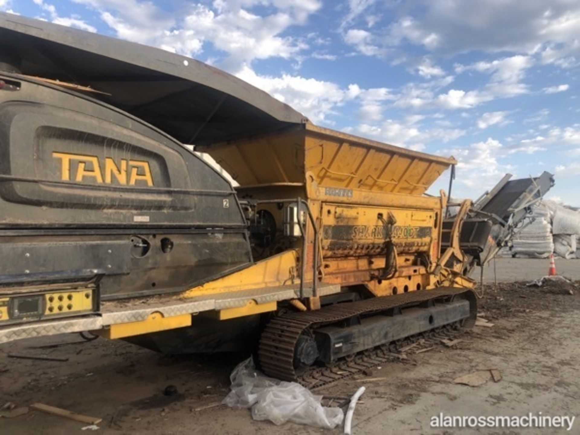 (Located in Fresno, CA, US) 4400DT Used Tana Shark Portable Shredder, 118" Wide Cutting Chamber (
