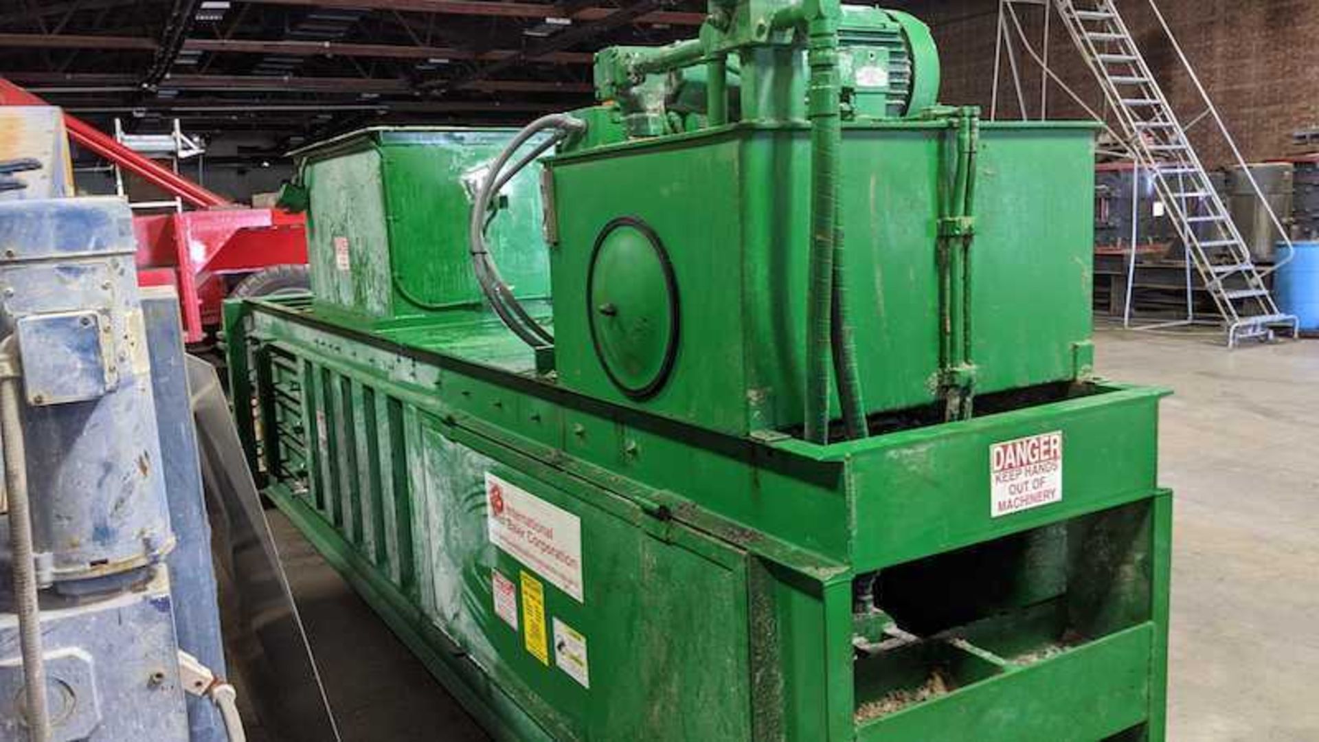 (Located in Zion, IL) 1260-B Used 60" International Horizontal Baler, 50" x 28" Feed Opening, 30" - Image 6 of 10