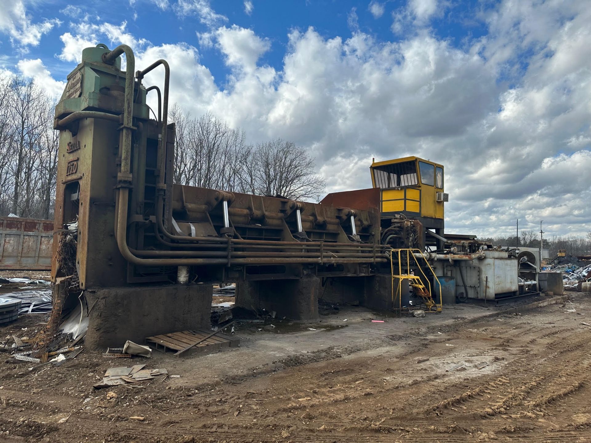 (Located in Dickson, TN) 750t Baler, Serial# 035404 (needs repairs)