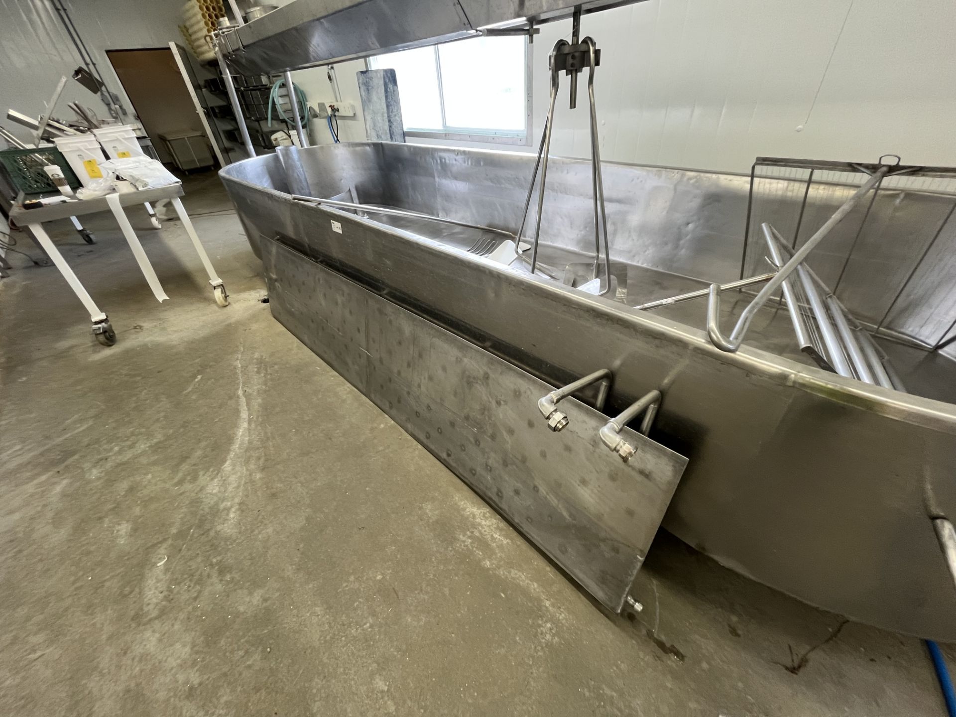 4000L Cheddar Vat with agitator and curd mixer, dimple plate and utensils - Image 23 of 24