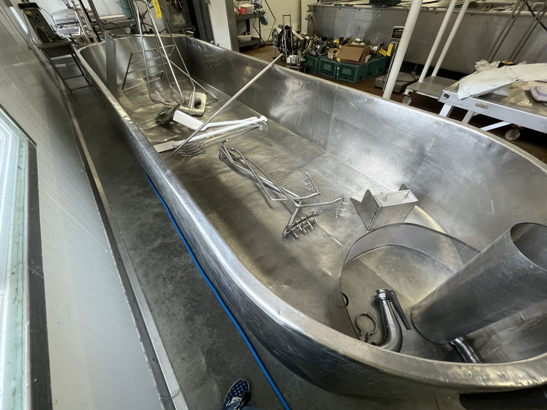 4000L Cheddar Vat with agitator and curd mixer, dimple plate and utensils - Image 17 of 24