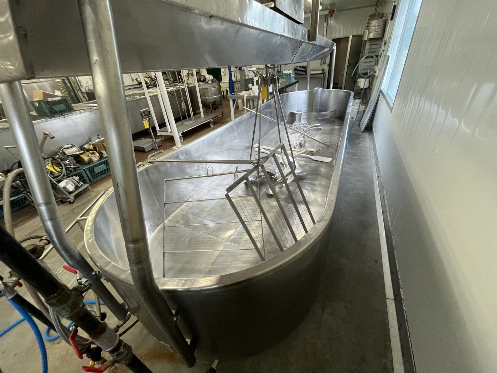 4000L Cheddar Vat with agitator and curd mixer, dimple plate and utensils - Image 10 of 24