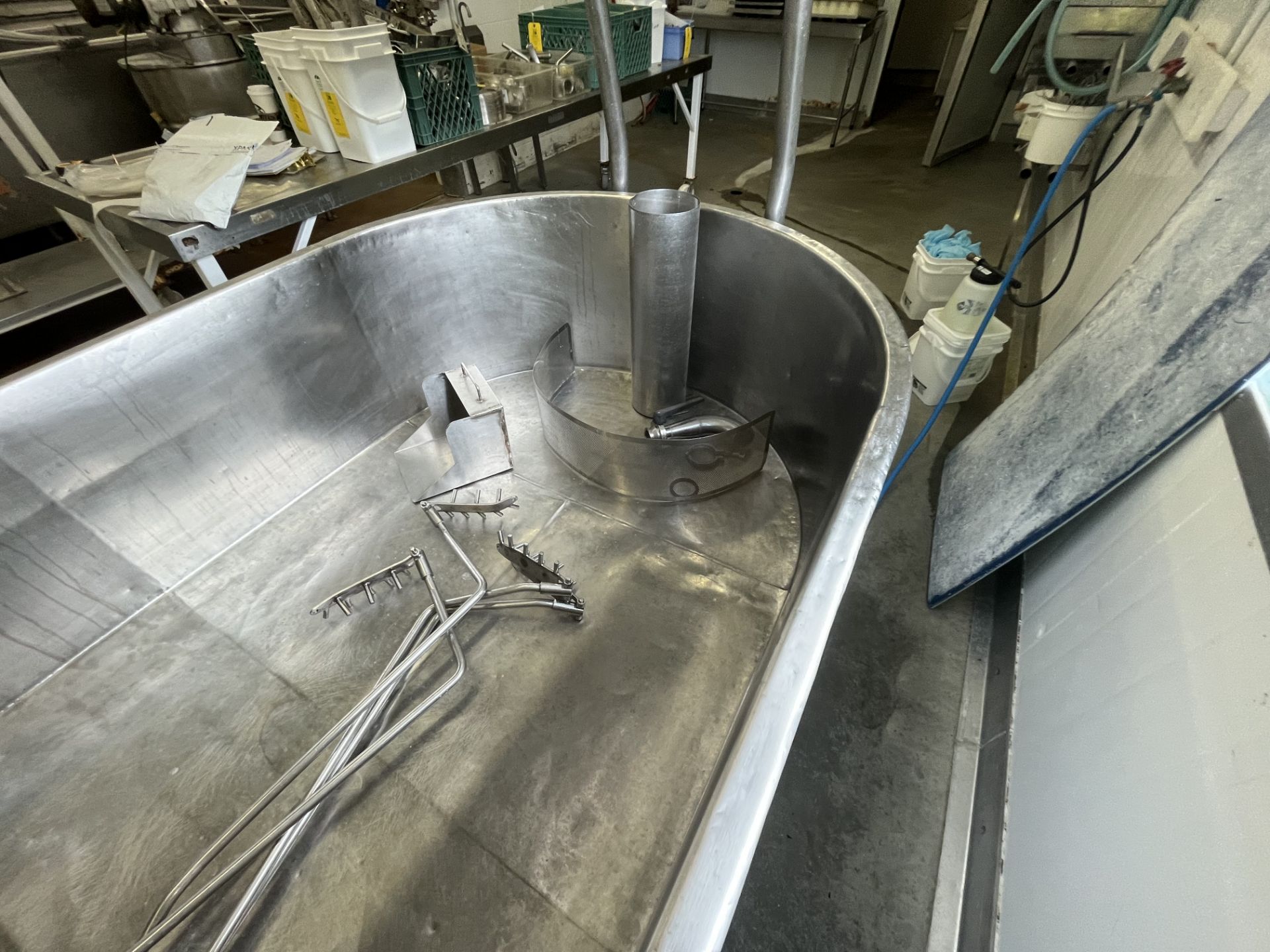 4000L Cheddar Vat with agitator and curd mixer, dimple plate and utensils - Image 15 of 24