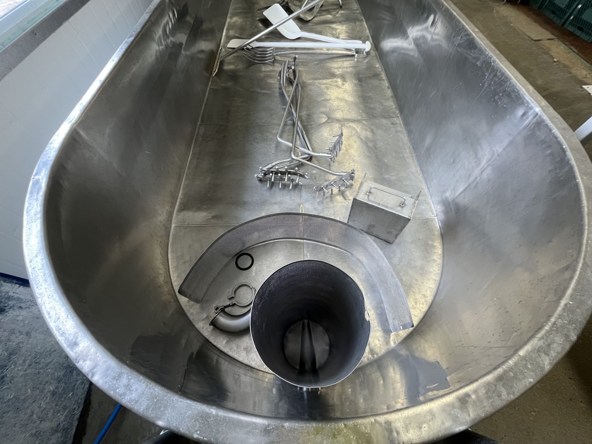 4000L Cheddar Vat with agitator and curd mixer, dimple plate and utensils - Image 18 of 24