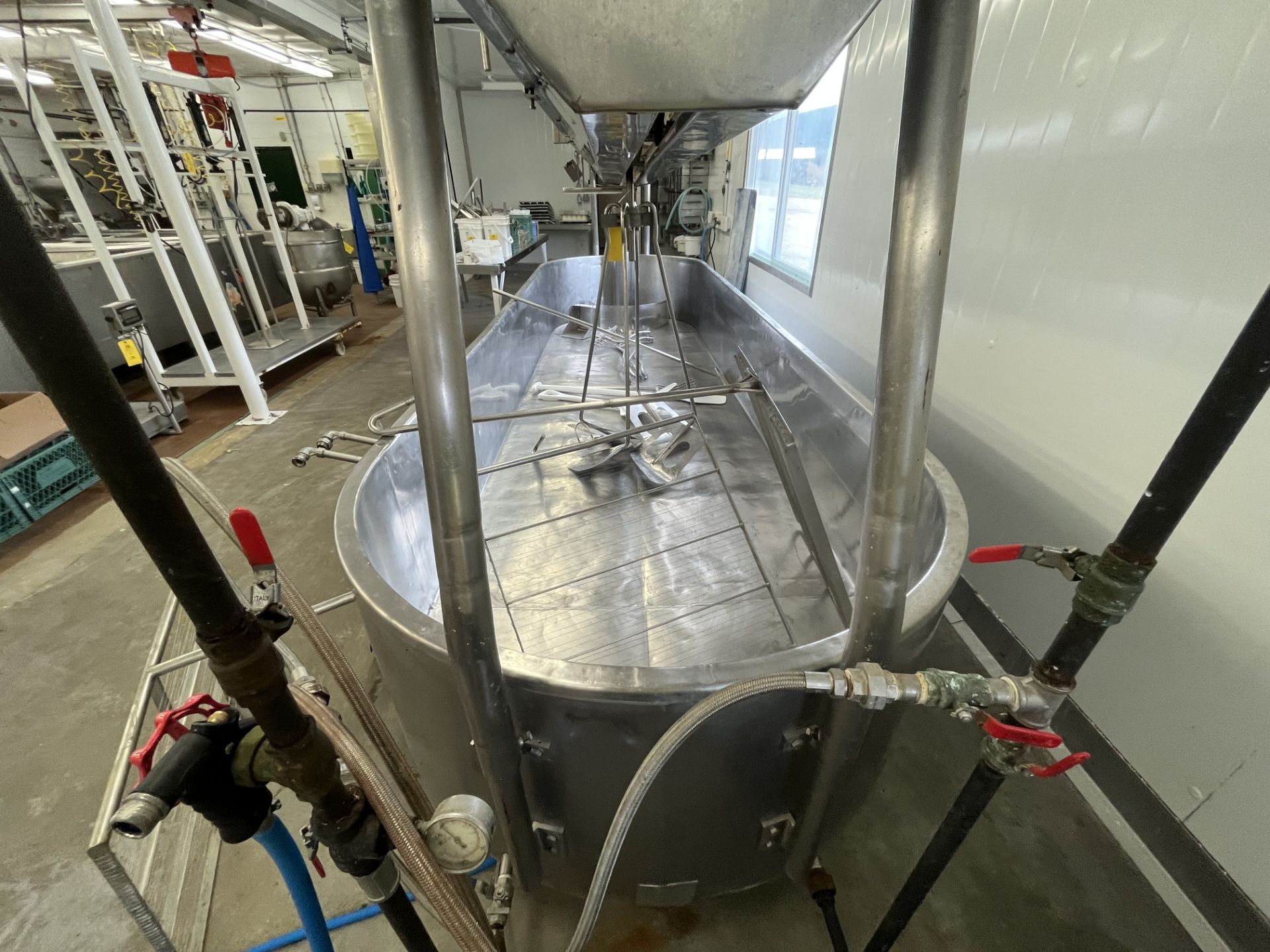 4000L Cheddar Vat with agitator and curd mixer, dimple plate and utensils - Image 9 of 24