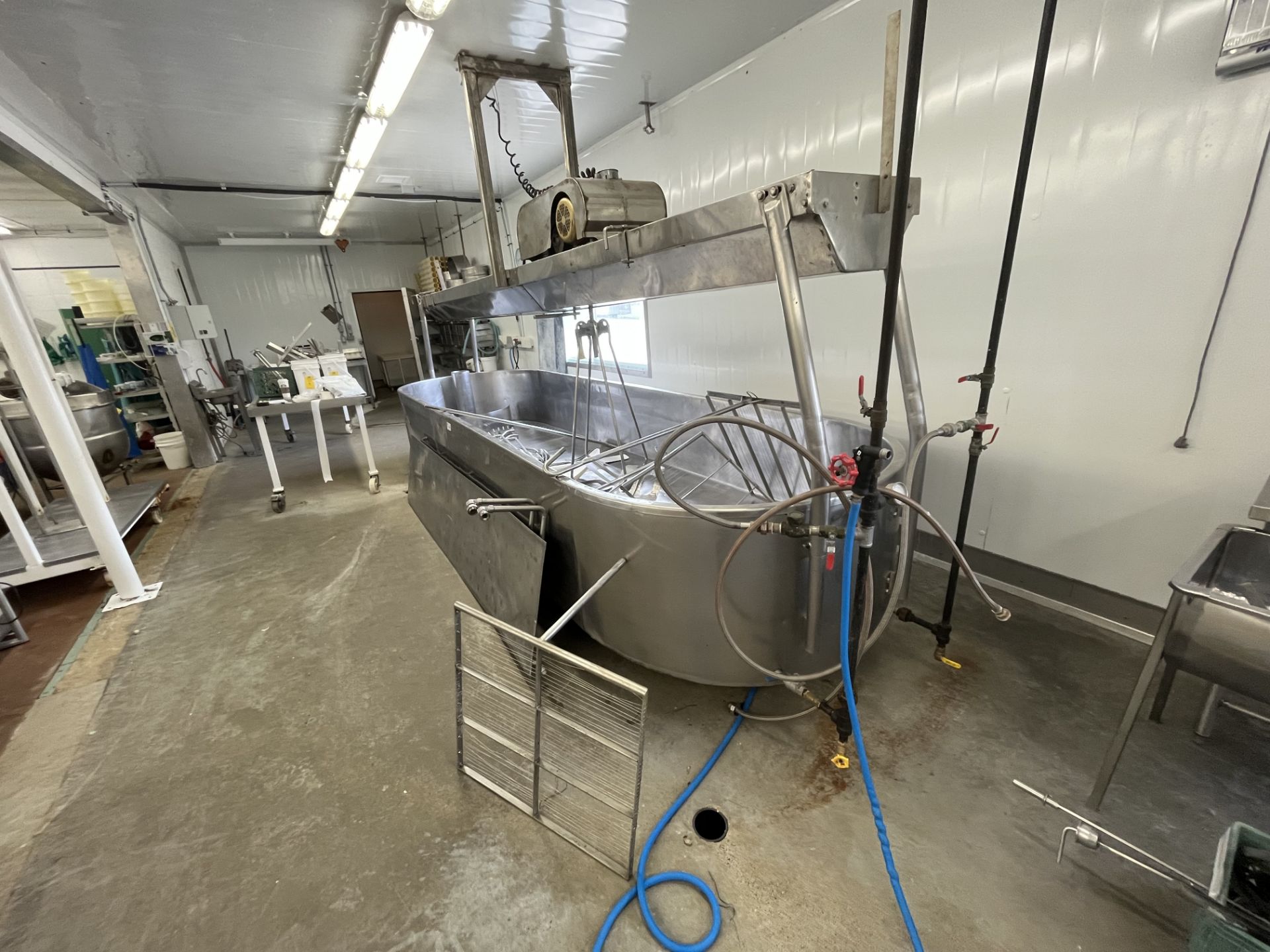 4000L Cheddar Vat with agitator and curd mixer, dimple plate and utensils - Image 7 of 24